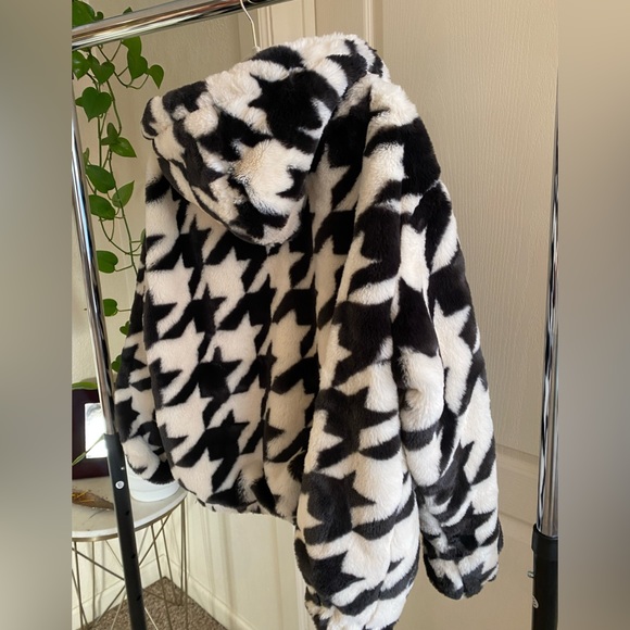 Divided Black & White Hounds Tooth XL Oversized Furry Bomber Jacket NWOT - Picture 3 of 10